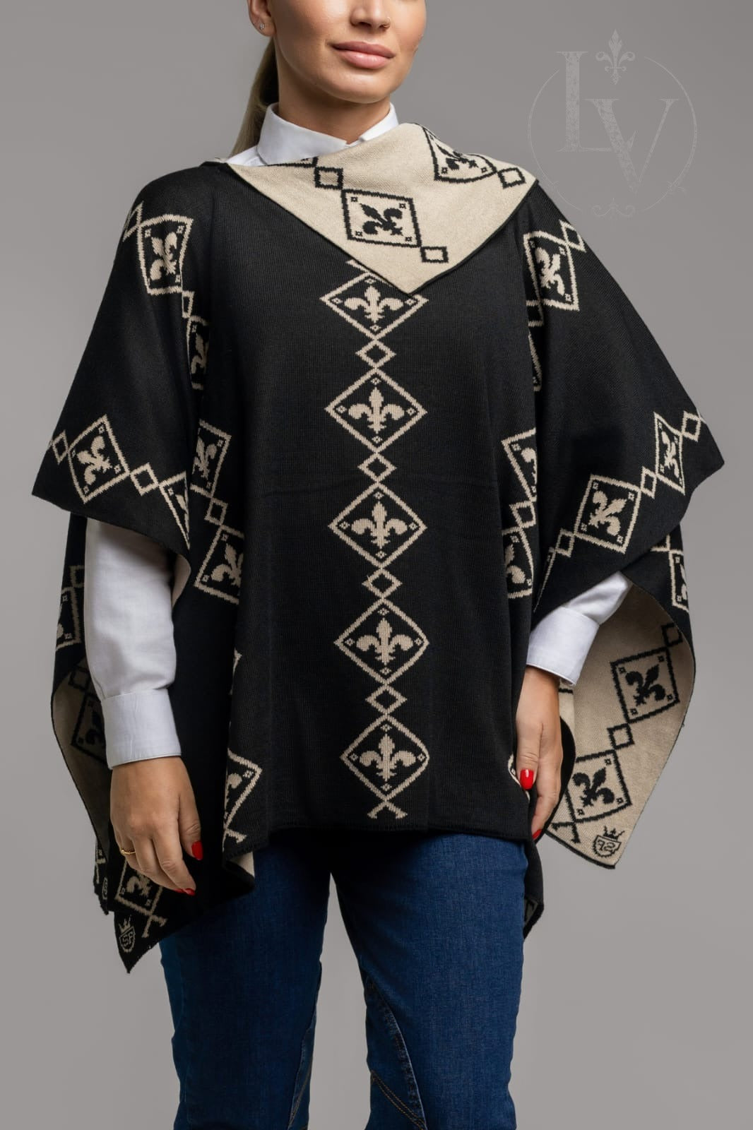 Poncho Flor de Liz - Preto/Bege